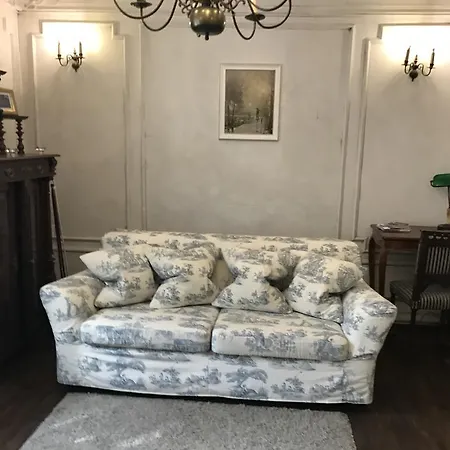 华沙卡莫里斯克2公寓 华沙